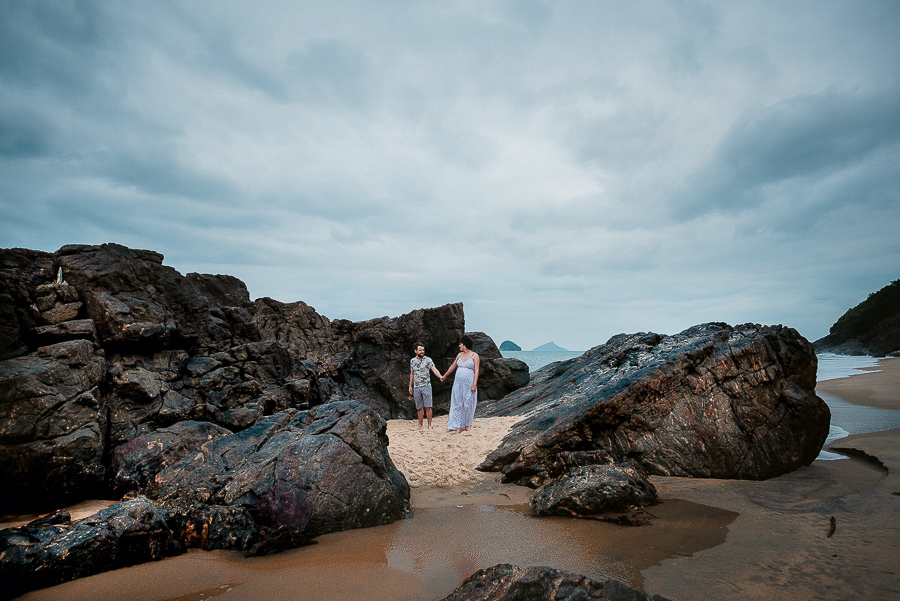 fotos gestante na praia, ideias de roupas para ensaio, fotos na praia, ensaio na praia, parias lindas para ensaio ftografico, preço de book fotografico gestante, preços de fotos gestante
