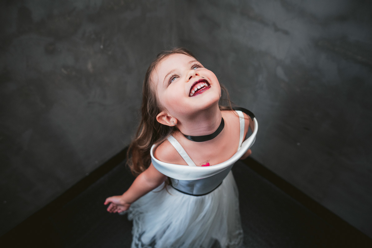 inspirações para looks infantis de dia das bruxas com maquiagem infantil. Ideias de fantasia do filme chucky