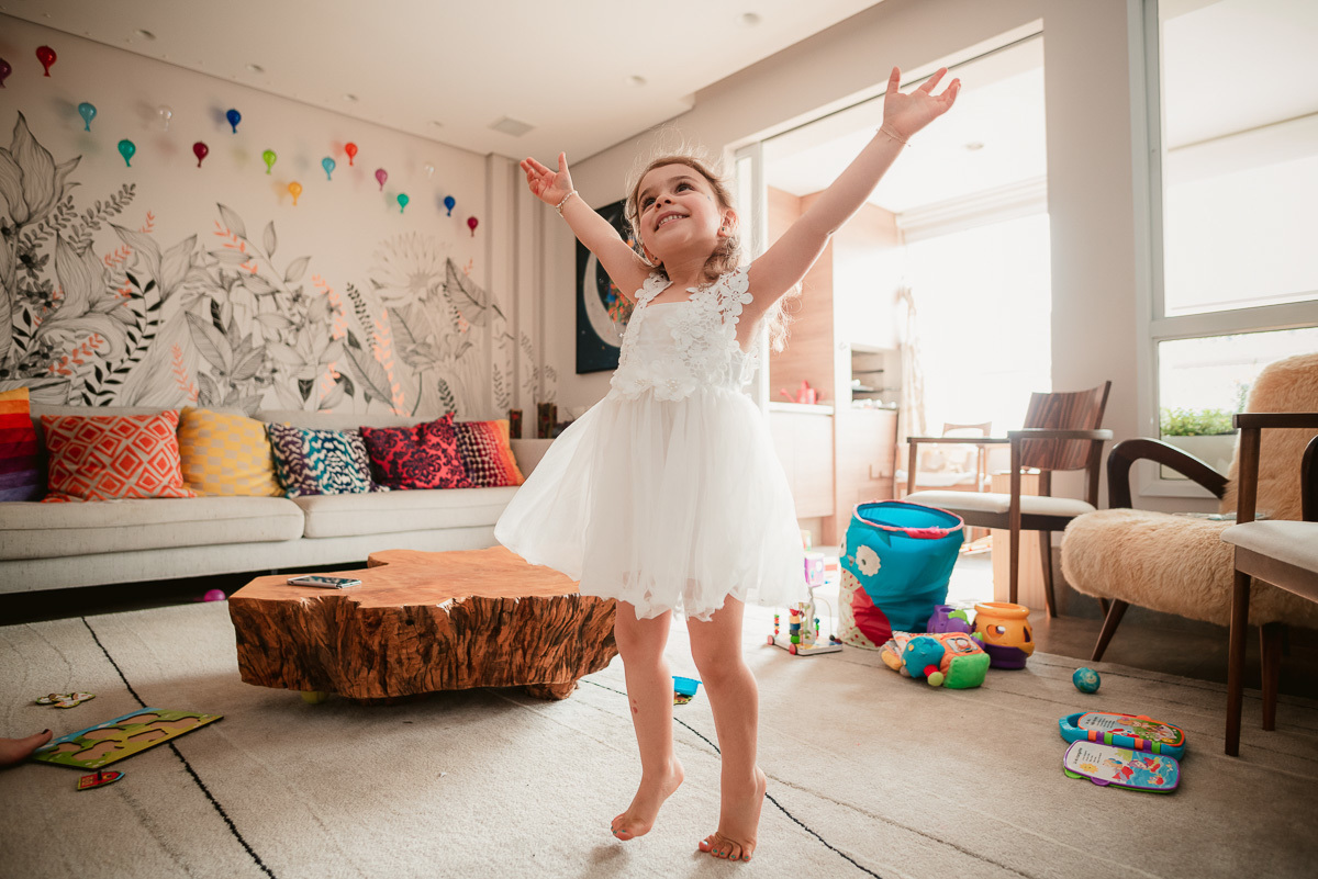 aniversario na quarentena, festinha de aniersario em casa, festinha simples, vestido de aniversario, vestido lindo menina, vestido branco rodado, vestido ano novo, vestido criança rodado