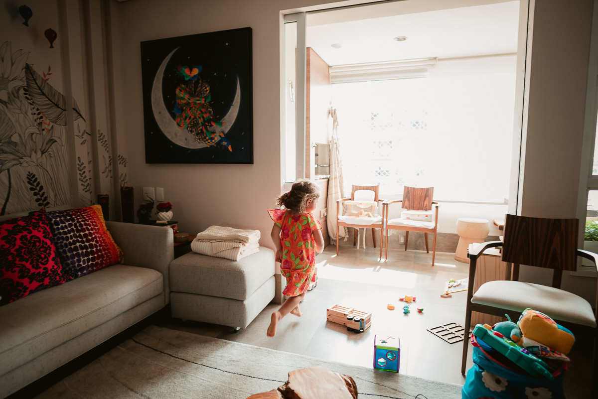 brincadeira de crianças em casa, atividades de crianças para casa, ideias de brincadeiras para crianças em casa, crianças na quarentena, ensaio familia em casa, fotos de familias, fotos espontaneas de crianças
