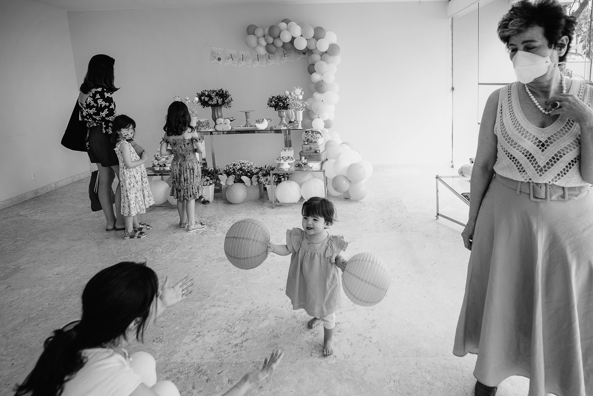 decoração de festa infantil, festinha com tema colorido, festinha de um aninho