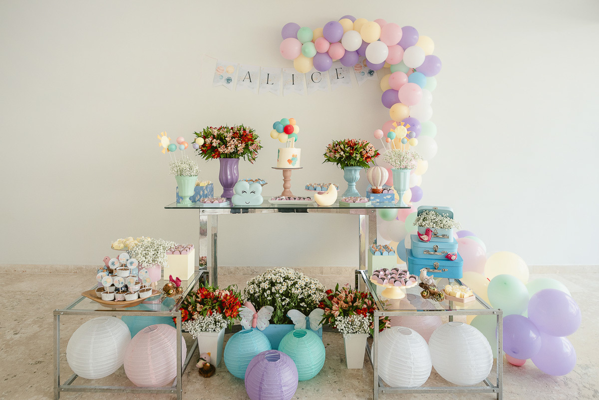 mesa de aniversario infanti, mesa de festa, mesa do bolo, mesa de festinha infantil, decoração de festa infantil, decoração de festinha, decoração sem tema, decoração delicada de festa, decoração com tema sol, decoração simples
