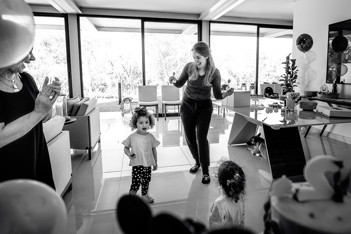 festinha de aniversario em casa, festa infantil em casa, aniversario infantil, decoração de festa em csa, decoração de festa infantil em casa, buffet a domicilio, dyi mesa do bolo, festa em casa, aniversario no quintal, mesa do bolo