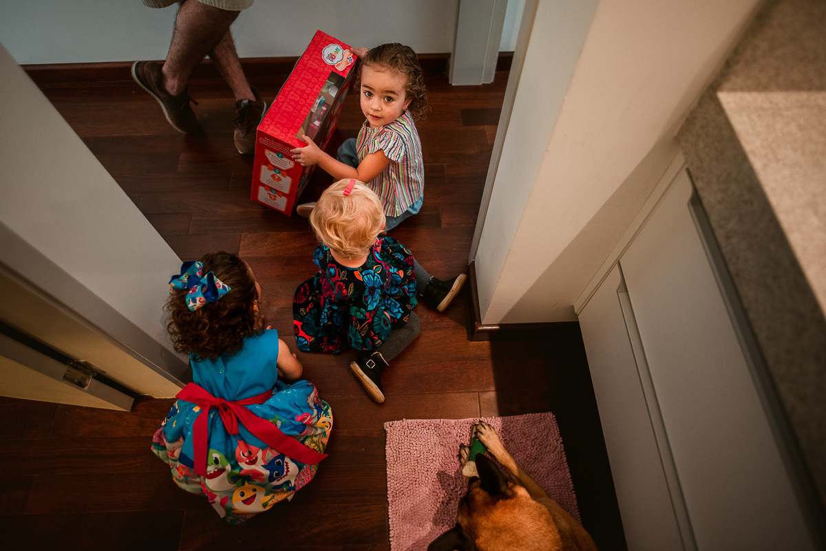 festinha de aniversario em casa, festa infantil em casa, aniversario infantil, decoração de festa em csa, decoração de festa infantil em casa, crianças com pet, fotografia de festinhas, aniversario no quintal, festinha no quintal