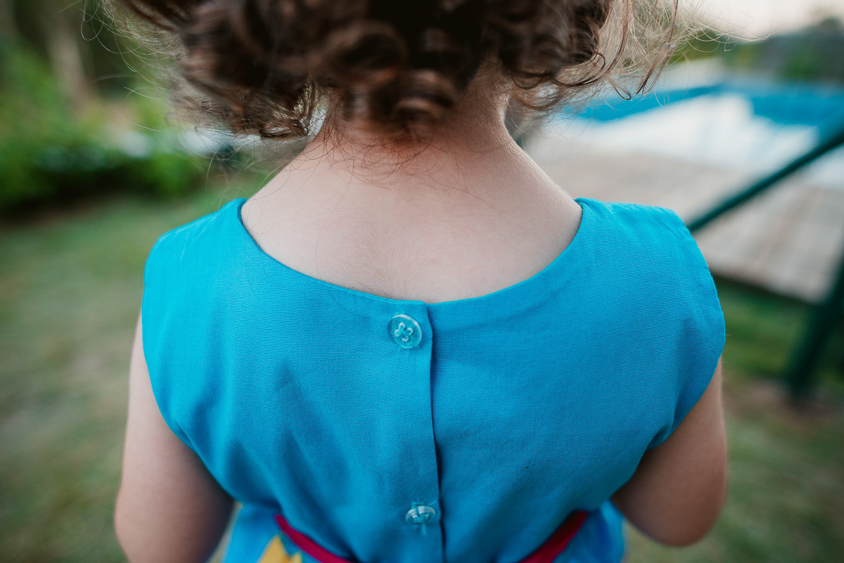 festinha de aniversario em casa, festa infantil em casa, aniversario infantil, decoração de festa em csa, decoração de festa infantil em casa, vestido azul baby shark, festa em casa, aniversario no quintal, festinha no quintal