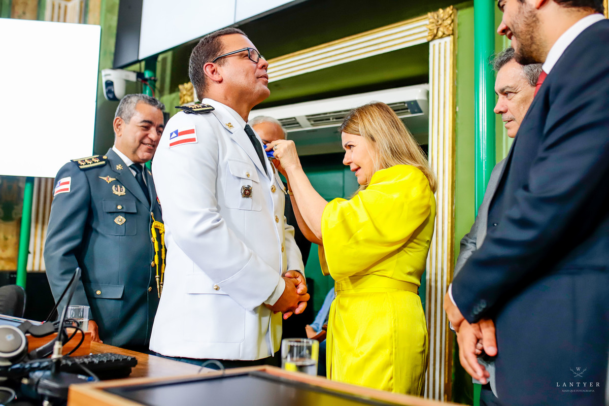 Tenente Coronel Manfredo recebe a Medalha Thomé de Souza em Salvador-Ba
Fotografo em Salvador
Fotógrafo Salvador
Onde casar em Salvador
Vereador de Salvador
Enchentes no sul da Bahia
Waldyr Lantyer
Praia do Forte Bahia
Foto da Hora Praia do Forte