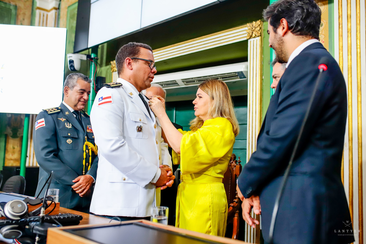 Tenente Coronel Manfredo recebe a Medalha Thomé de Souza em Salvador-Ba
Fotografo em Salvador
Fotógrafo Salvador
Onde casar em Salvador
Vereador de Salvador
Enchentes no sul da Bahia
Waldyr Lantyer
Praia do Forte Bahia
Foto da Hora Praia do Forte