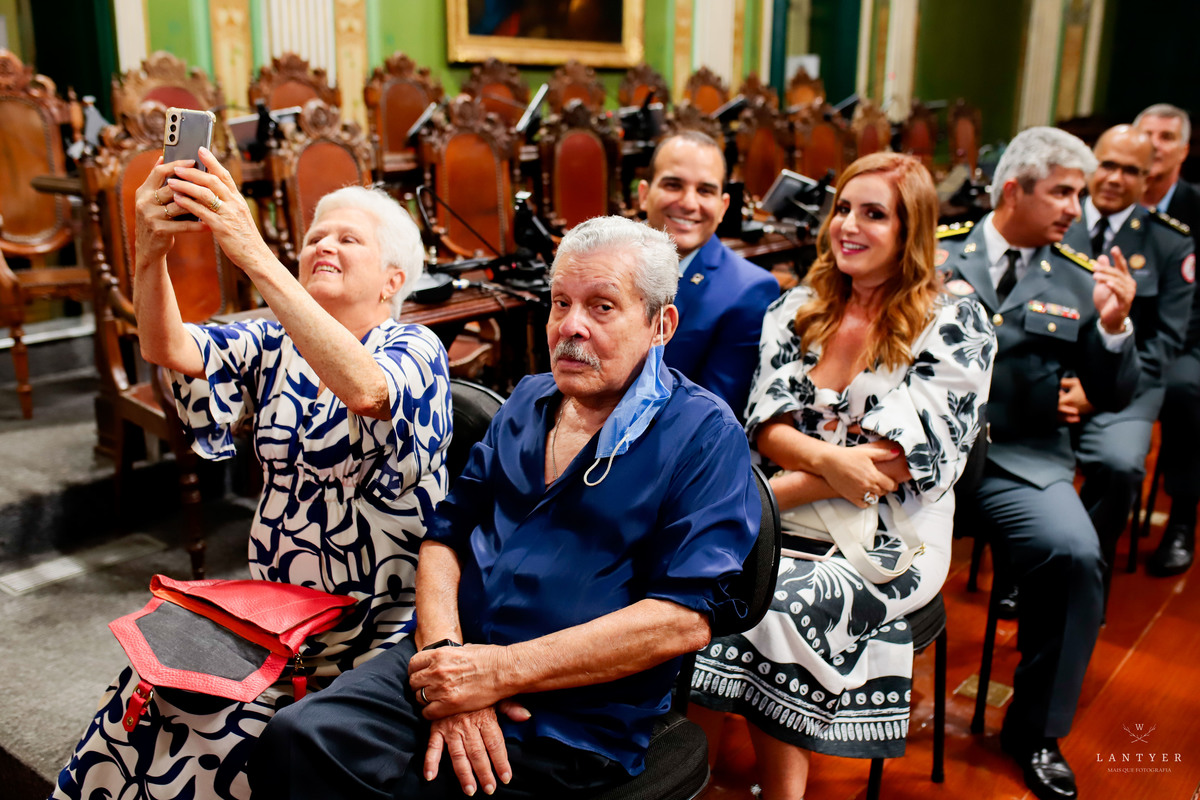 Tenente Coronel Manfredo recebe a Medalha Thomé de Souza em Salvador-Ba
Fotografo em Salvador
Fotógrafo Salvador
Onde casar em Salvador
Vereador de Salvador
Enchentes no sul da Bahia
Waldyr Lantyer
Praia do Forte Bahia
Foto da Hora Praia do Forte