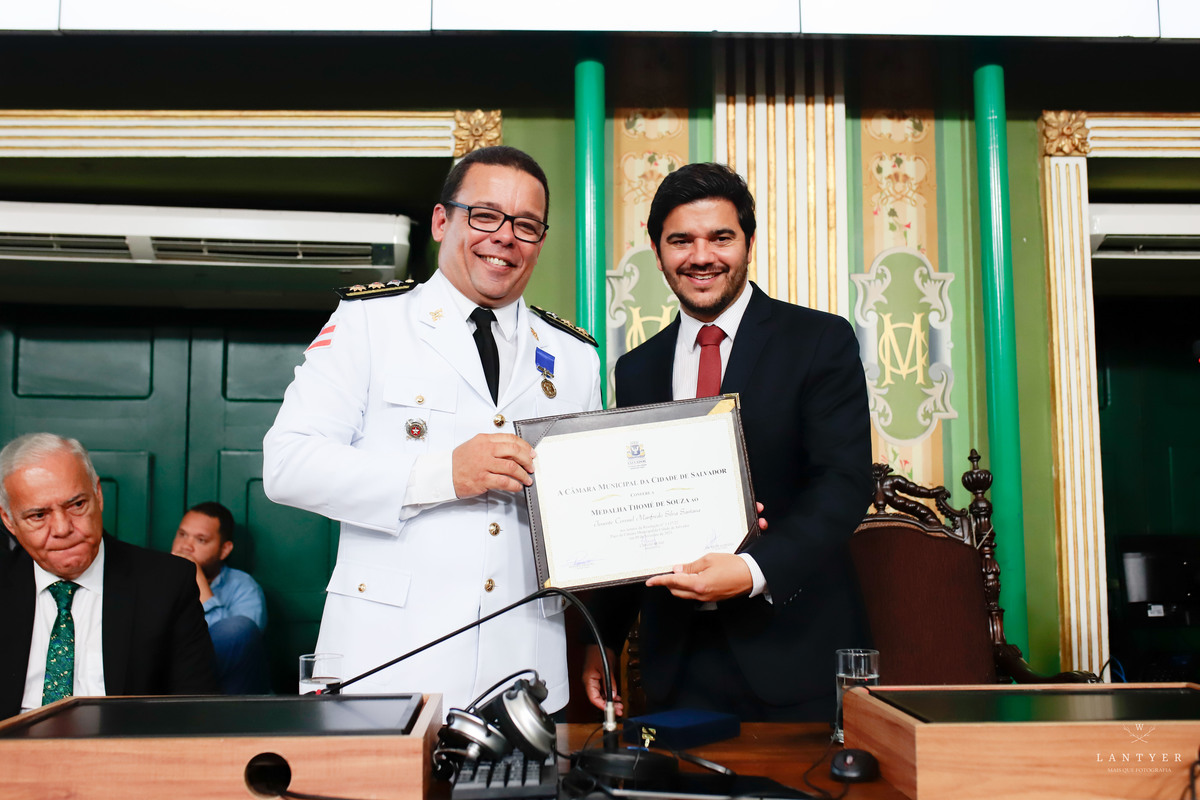 Tenente Coronel Manfredo recebe a Medalha Thomé de Souza em Salvador-Ba
Fotografo em Salvador
Fotógrafo Salvador
Onde casar em Salvador
Vereador de Salvador
Enchentes no sul da Bahia
Waldyr Lantyer
Praia do Forte Bahia
Foto da Hora Praia do Forte