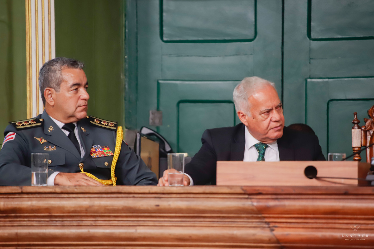 Tenente Coronel Manfredo recebe a Medalha Thomé de Souza em Salvador-Ba
Fotografo em Salvador
Fotógrafo Salvador
Onde casar em Salvador
Vereador de Salvador
Enchentes no sul da Bahia
Waldyr Lantyer
Praia do Forte Bahia
Foto da Hora Praia do Forte