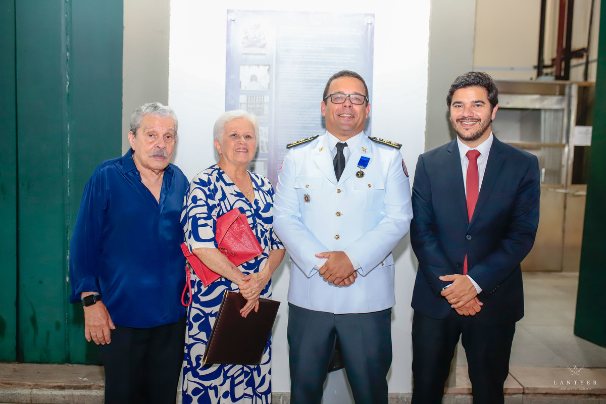 Tenente Coronel Manfredo recebe a Medalha Thomé de Souza em Salvador-Ba
Fotografo em Salvador
Fotógrafo Salvador
Onde casar em Salvador
Vereador de Salvador
Enchentes no sul da Bahia
Waldyr Lantyer
Praia do Forte Bahia
Foto da Hora Praia do Forte