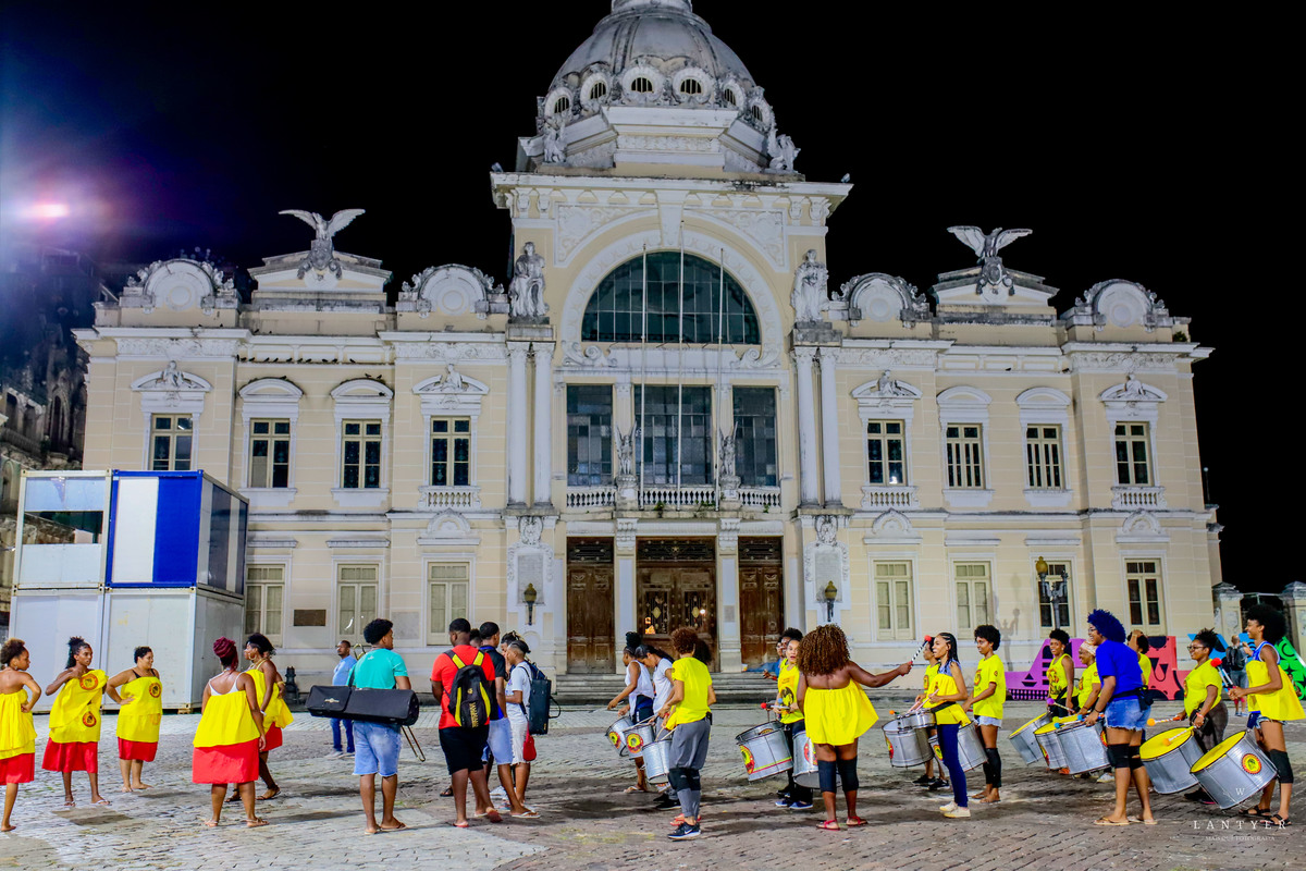 Tenente Coronel Manfredo recebe a Medalha Thomé de Souza em Salvador-Ba
Fotografo em Salvador
Fotógrafo Salvador
Onde casar em Salvador
Vereador de Salvador
Enchentes no sul da Bahia
Waldyr Lantyer
Praia do Forte Bahia
Foto da Hora Praia do Forte