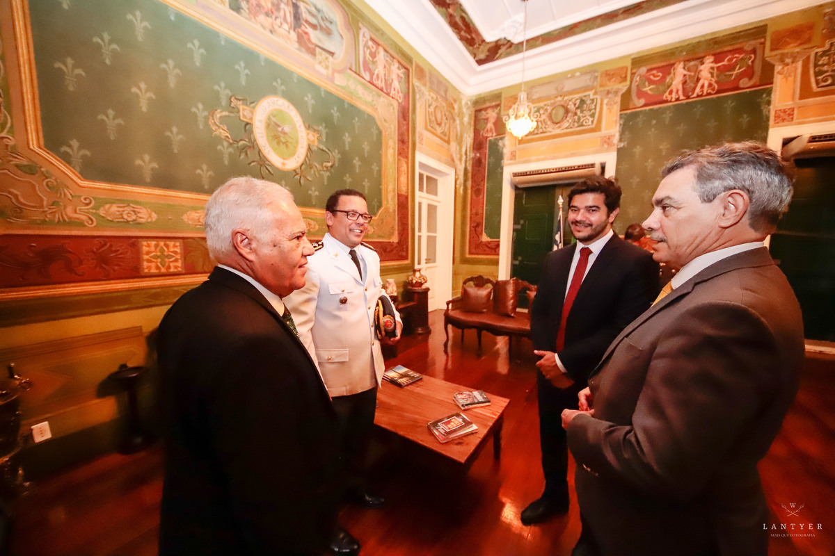 Tenente Coronel Manfredo recebe a Medalha Thomé de Souza em Salvador-Ba
Fotografo em Salvador
Fotógrafo Salvador
Onde casar em Salvador
Vereador de Salvador
Enchentes no sul da Bahia
Waldyr Lantyer
Praia do Forte Bahia
Foto da Hora Praia do Forte