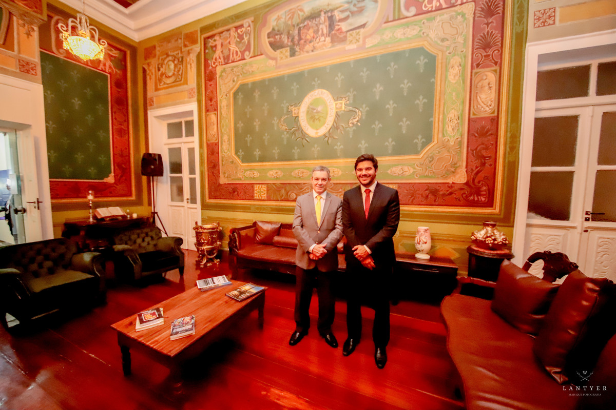 Tenente Coronel Manfredo recebe a Medalha Thomé de Souza em Salvador-Ba
Fotografo em Salvador
Fotógrafo Salvador
Onde casar em Salvador
Vereador de Salvador
Enchentes no sul da Bahia
Waldyr Lantyer
Praia do Forte Bahia
Foto da Hora Praia do Forte