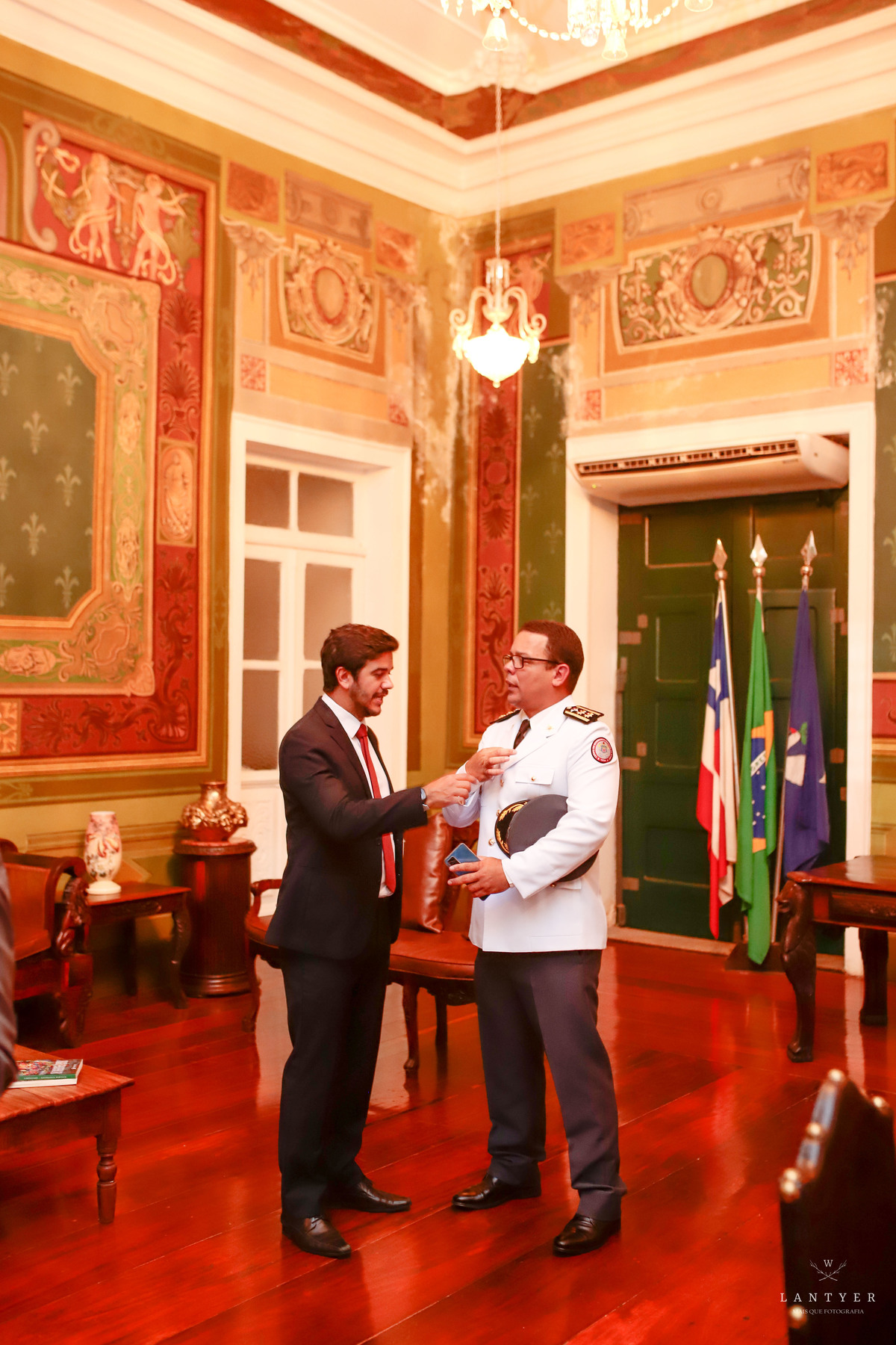 Tenente Coronel Manfredo recebe a Medalha Thomé de Souza em Salvador-Ba
Fotografo em Salvador
Fotógrafo Salvador
Onde casar em Salvador
Vereador de Salvador
Enchentes no sul da Bahia
Waldyr Lantyer
Praia do Forte Bahia
Foto da Hora Praia do Forte