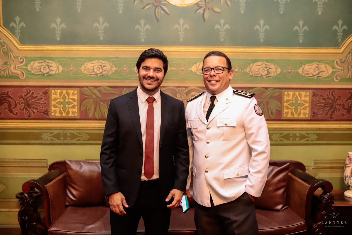 Tenente Coronel Manfredo recebe a Medalha Thomé de Souza em Salvador-Ba
Fotografo em Salvador
Fotógrafo Salvador
Onde casar em Salvador
Vereador de Salvador
Enchentes no sul da Bahia
Waldyr Lantyer
Praia do Forte Bahia
Foto da Hora Praia do Forte