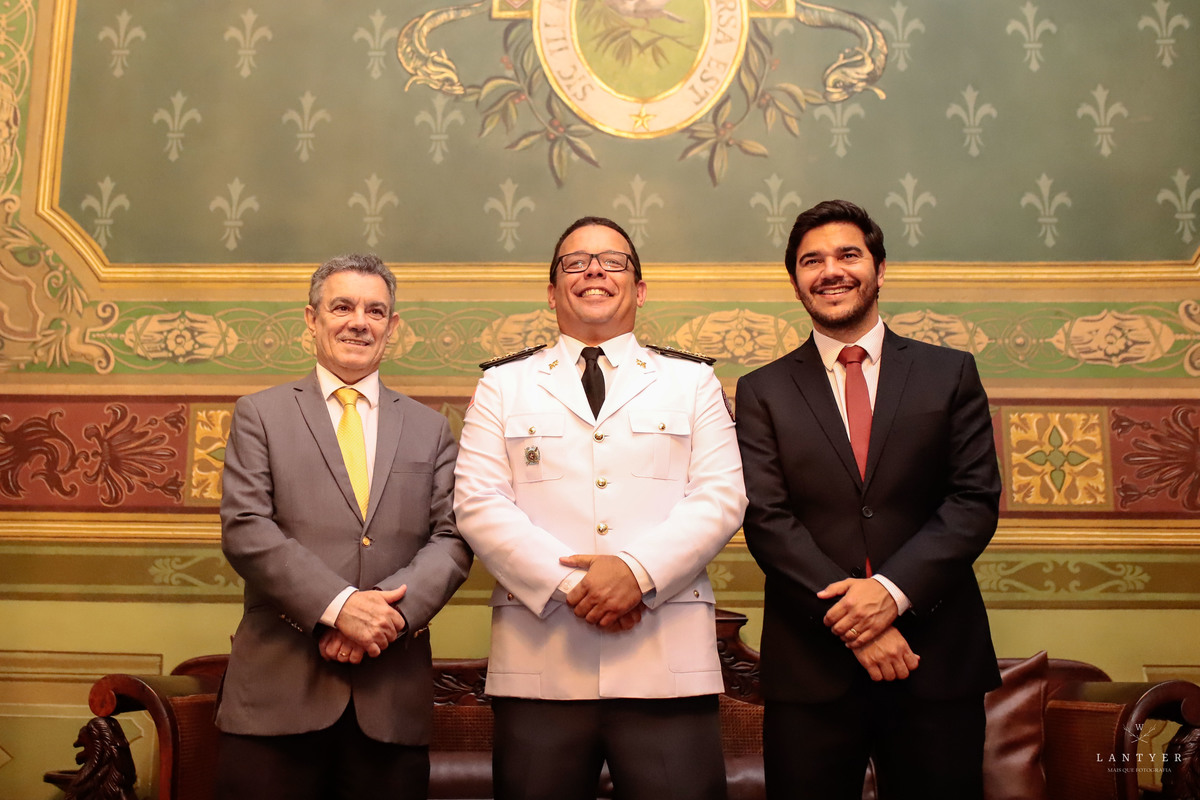 Tenente Coronel Manfredo recebe a Medalha Thomé de Souza em Salvador-Ba
Fotografo em Salvador
Fotógrafo Salvador
Onde casar em Salvador
Vereador de Salvador
Enchentes no sul da Bahia
Waldyr Lantyer
Praia do Forte Bahia
Foto da Hora Praia do Forte
