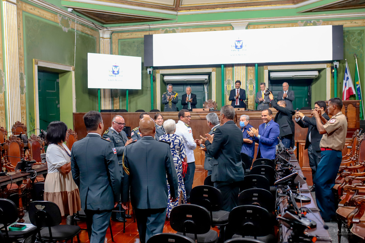 Tenente Coronel Manfredo recebe a Medalha Thomé de Souza em Salvador-Ba
Fotografo em Salvador
Fotógrafo Salvador
Onde casar em Salvador
Vereador de Salvador
Enchentes no sul da Bahia
Waldyr Lantyer
Praia do Forte Bahia
Foto da Hora Praia do Forte