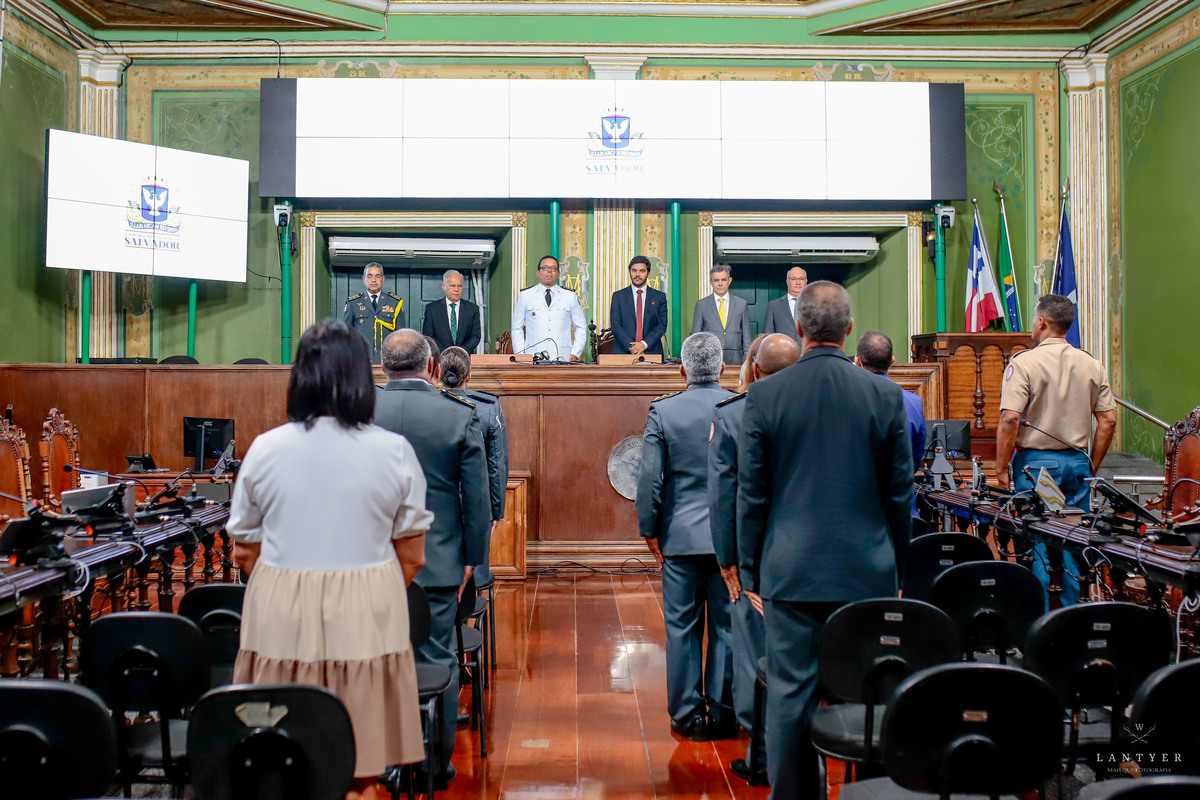 Tenente Coronel Manfredo recebe a Medalha Thomé de Souza em Salvador-Ba
Fotografo em Salvador
Fotógrafo Salvador
Onde casar em Salvador
Vereador de Salvador
Enchentes no sul da Bahia
Waldyr Lantyer
Praia do Forte Bahia
Foto da Hora Praia do Forte