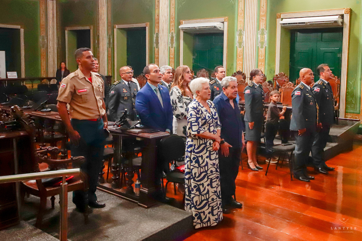 Tenente Coronel Manfredo recebe a Medalha Thomé de Souza em Salvador-Ba
Fotografo em Salvador
Fotógrafo Salvador
Onde casar em Salvador
Vereador de Salvador
Enchentes no sul da Bahia
Waldyr Lantyer
Praia do Forte Bahia
Foto da Hora Praia do Forte