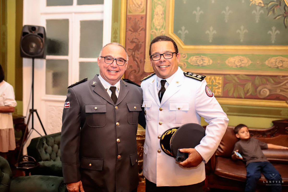 Tenente Coronel Manfredo recebe a Medalha Thomé de Souza em Salvador-Ba
Fotografo em Salvador
Fotógrafo Salvador
Onde casar em Salvador
Vereador de Salvador
Enchentes no sul da Bahia
Waldyr Lantyer
Praia do Forte Bahia
Foto da Hora Praia do Forte
