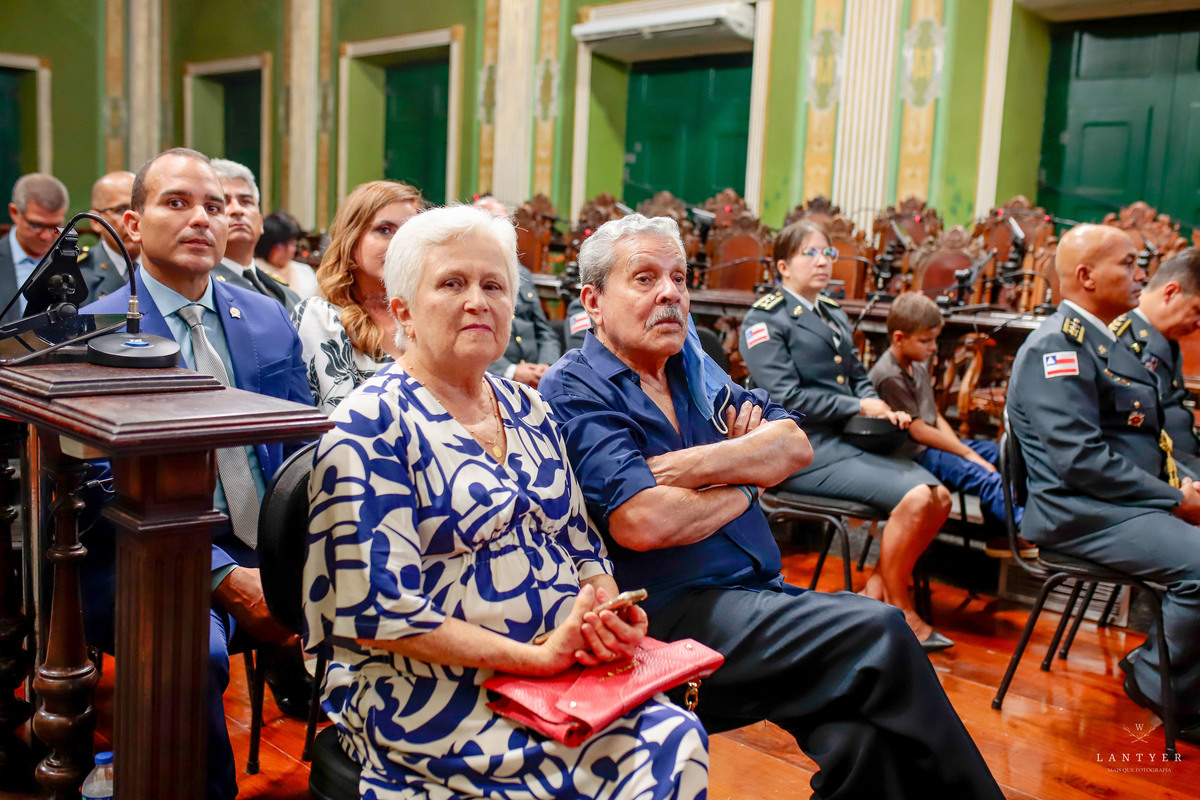 Tenente Coronel Manfredo recebe a Medalha Thomé de Souza em Salvador-Ba
Fotografo em Salvador
Fotógrafo Salvador
Onde casar em Salvador
Vereador de Salvador
Enchentes no sul da Bahia
Waldyr Lantyer
Praia do Forte Bahia
Foto da Hora Praia do Forte