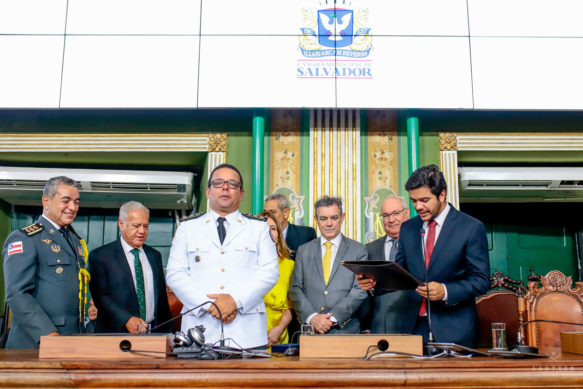 Tenente Coronel Manfredo recebe a Medalha Thomé de Souza em Salvador-Ba
Fotografo em Salvador
Fotógrafo Salvador
Onde casar em Salvador
Vereador de Salvador
Enchentes no sul da Bahia
Waldyr Lantyer
Praia do Forte Bahia
Foto da Hora Praia do Forte