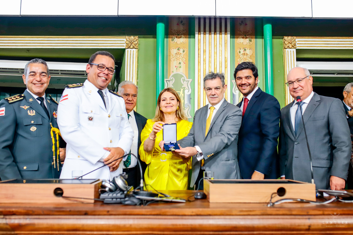 Tenente Coronel Manfredo recebe a Medalha Thomé de Souza em Salvador-Ba
Fotografo em Salvador
Fotógrafo Salvador
Onde casar em Salvador
Vereador de Salvador
Enchentes no sul da Bahia
Waldyr Lantyer
Praia do Forte Bahia
Foto da Hora Praia do Forte