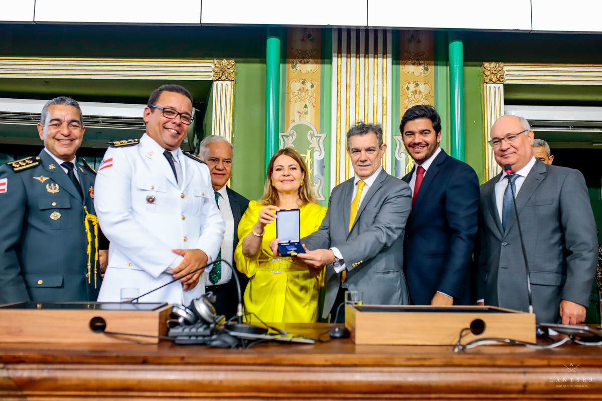 Tenente Coronel Manfredo recebe a Medalha Thomé de Souza em Salvador-Ba
Fotografo em Salvador
Fotógrafo Salvador
Onde casar em Salvador
Vereador de Salvador
Enchentes no sul da Bahia
Waldyr Lantyer
Praia do Forte Bahia
Foto da Hora Praia do Forte