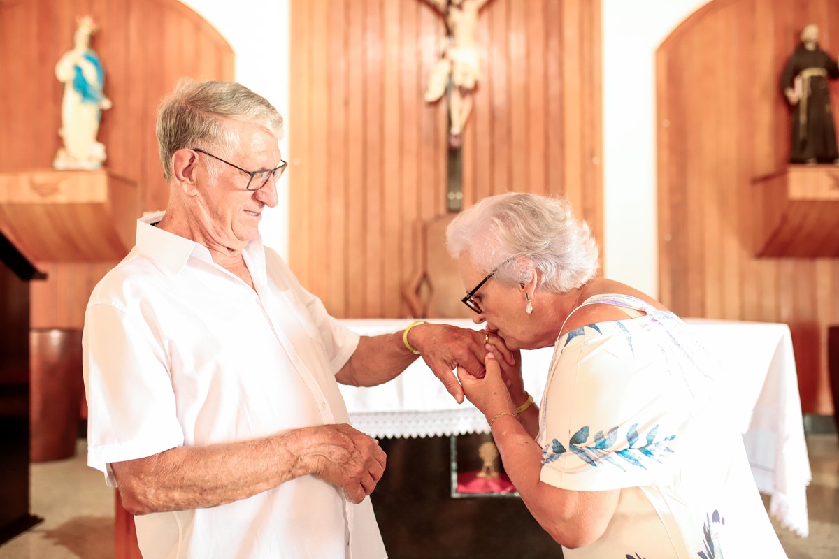 Fotógrafo de bodas de ouro em Praia do Forte, Fotos de bodas de ouro na Bahia,Fotografia de casais em Praia do Forte,Ensaio fotográfico de casal em Salvador,Fotógrafo de casamento em Praia do Forte,Fotógrafo de eventos em Bahia,Fotos de família 