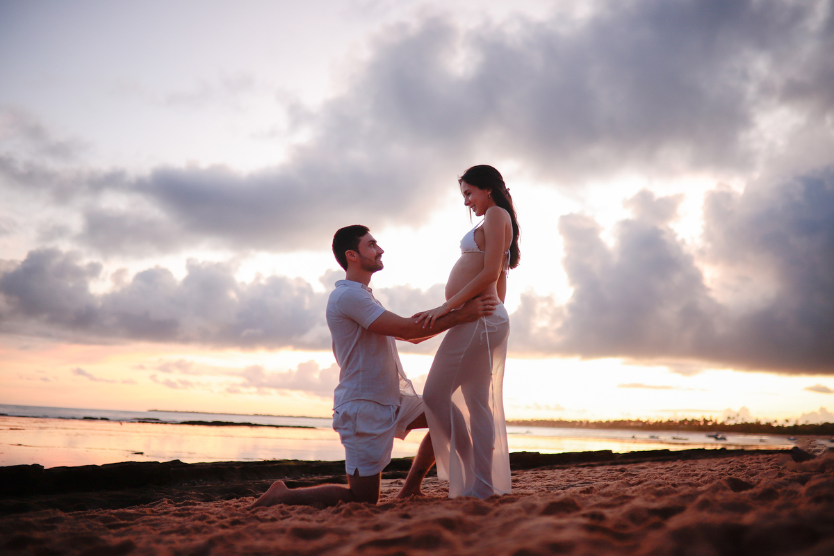 Experiência única de ensaio fotográfico em um dos resorts de classe mundial em Praia do Forte-Ba, capturando a essência do amor e da espera pelo filho