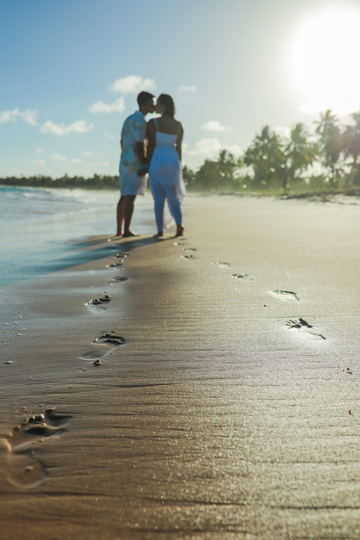 Com suas praias deslumbrantes e paisagens exuberantes, Salvador e Praia do Forte são cenários perfeitos para um casamento na praia. Como fotógrafo especializado em casamentos nesses destinos, estou preparado para capturar cada momento mágico do seu grande