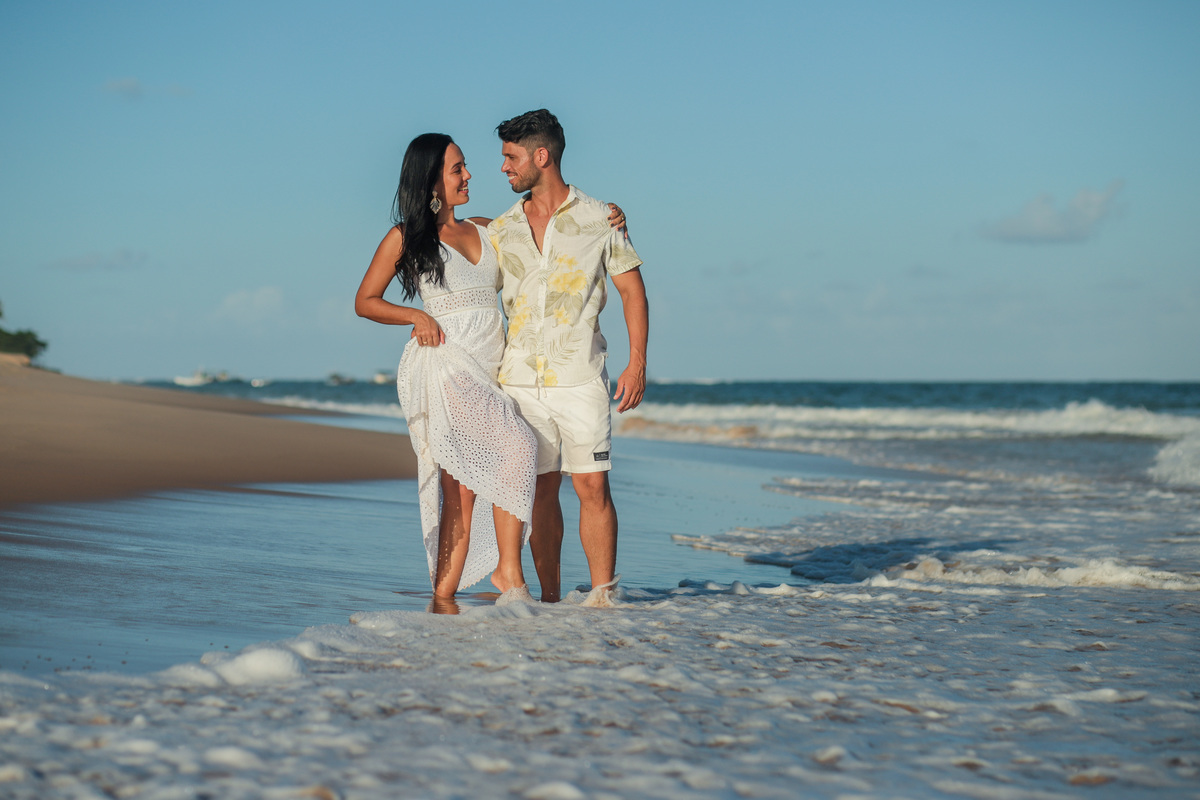 Como fotógrafo de casamentos na praia em Salvador e Praia do Forte, estou comprometido em capturar a verdadeira essência do seu amor e transformá-la em belas imagens que você irá apreciar para sempre. Conte comigo para registrar cada momento especial do s