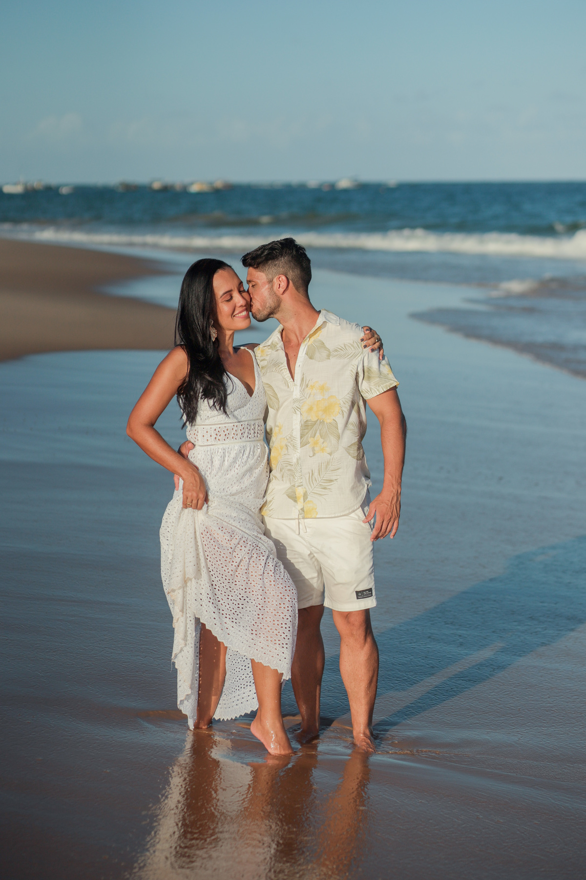 Como fotógrafo de casamentos na praia em Salvador e Praia do Forte, estou comprometido em capturar a verdadeira essência do seu amor e transformá-la em belas imagens que você irá apreciar para sempre. Conte comigo para registrar cada momento especial do s