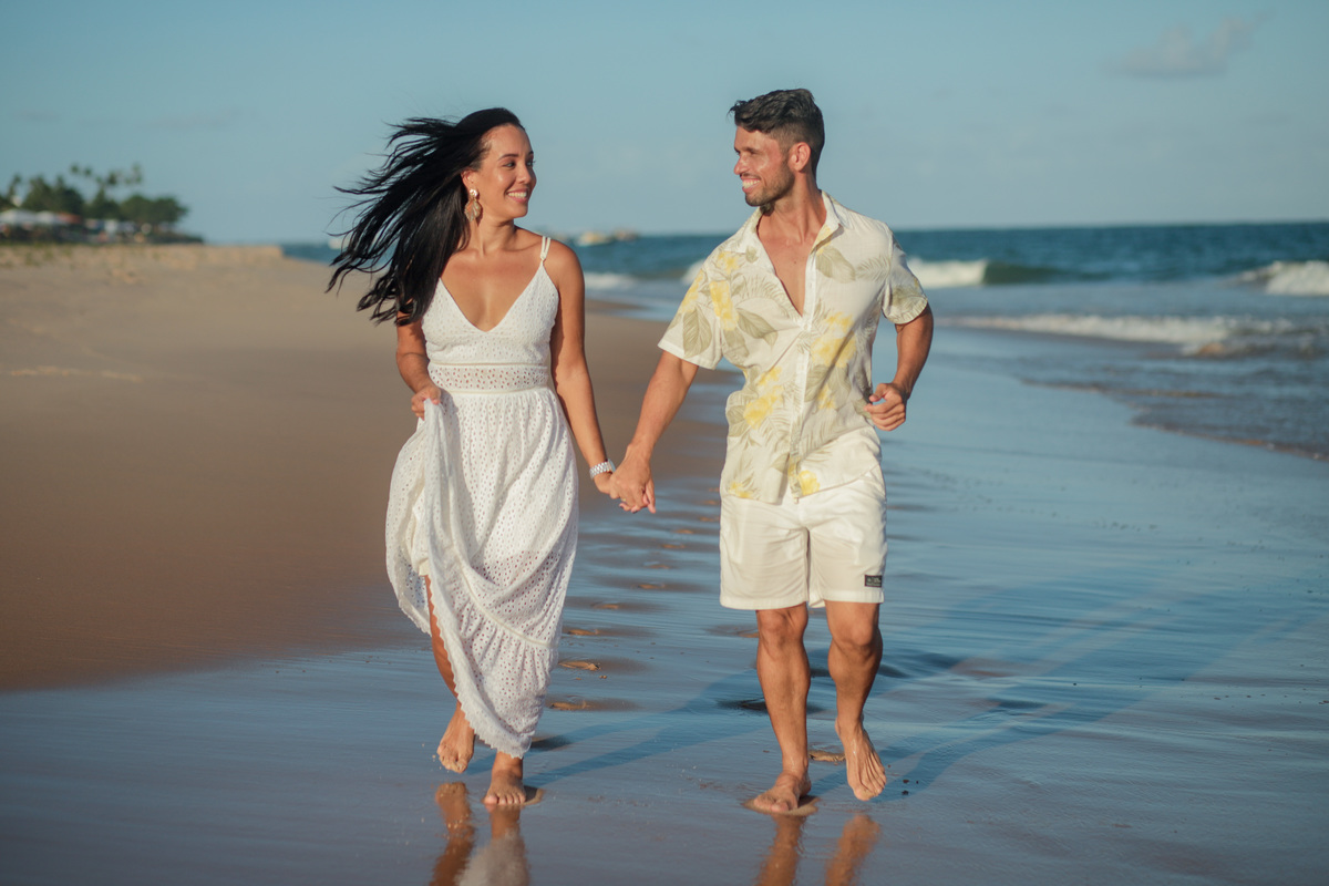 Como fotógrafo de casamentos na praia em Salvador e Praia do Forte, estou comprometido em capturar a verdadeira essência do seu amor e transformá-la em belas imagens que você irá apreciar para sempre. Conte comigo para registrar cada momento especial do s