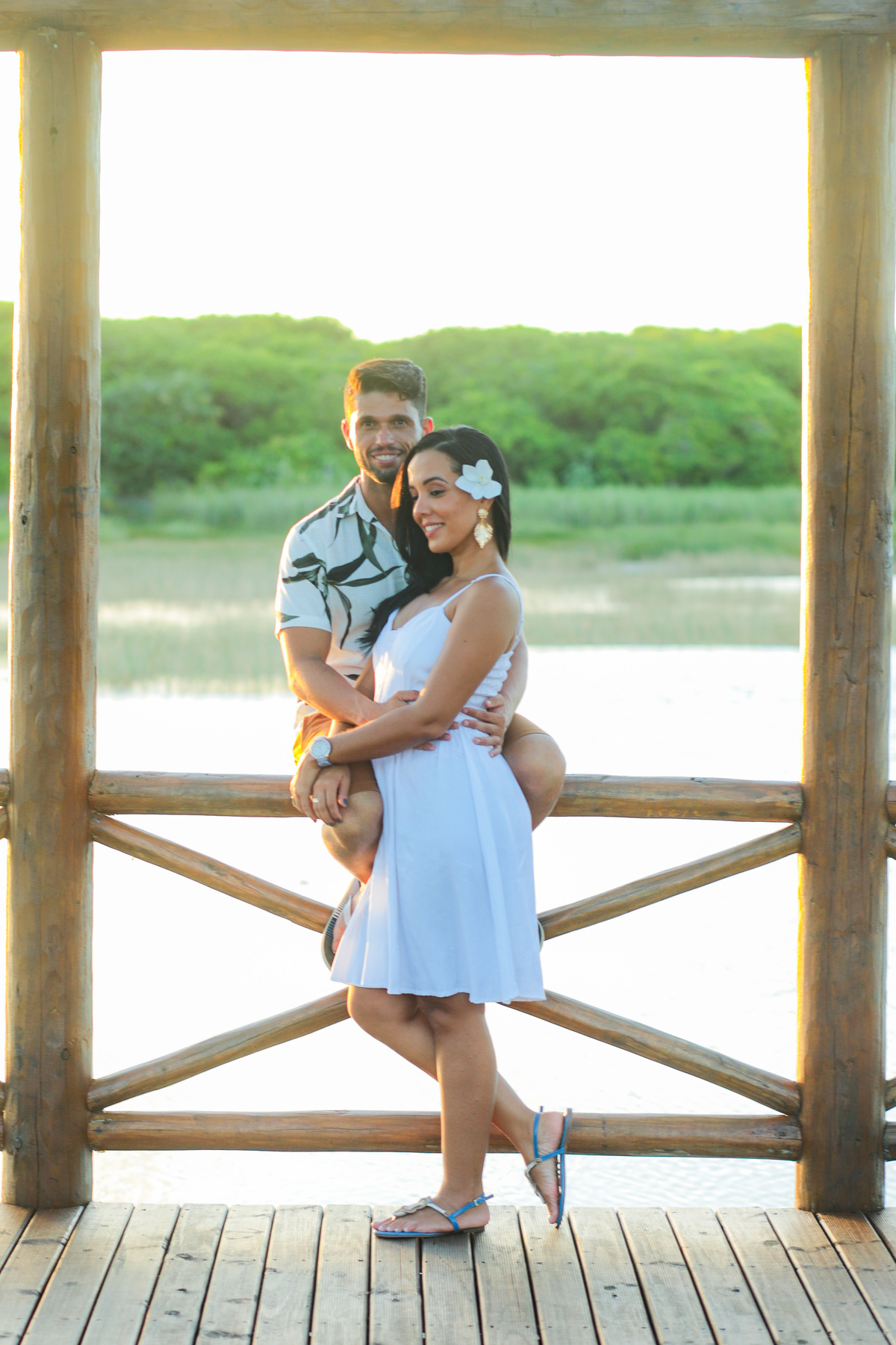 Cada casamento é uma história de amor única e especial. Como fotógrafo de casamentos na praia em Salvador e Praia do Forte, estou comprometido em capturar a verdadeira essência do seu amor e transformá-la em belas lembranças que durarão para sempre.