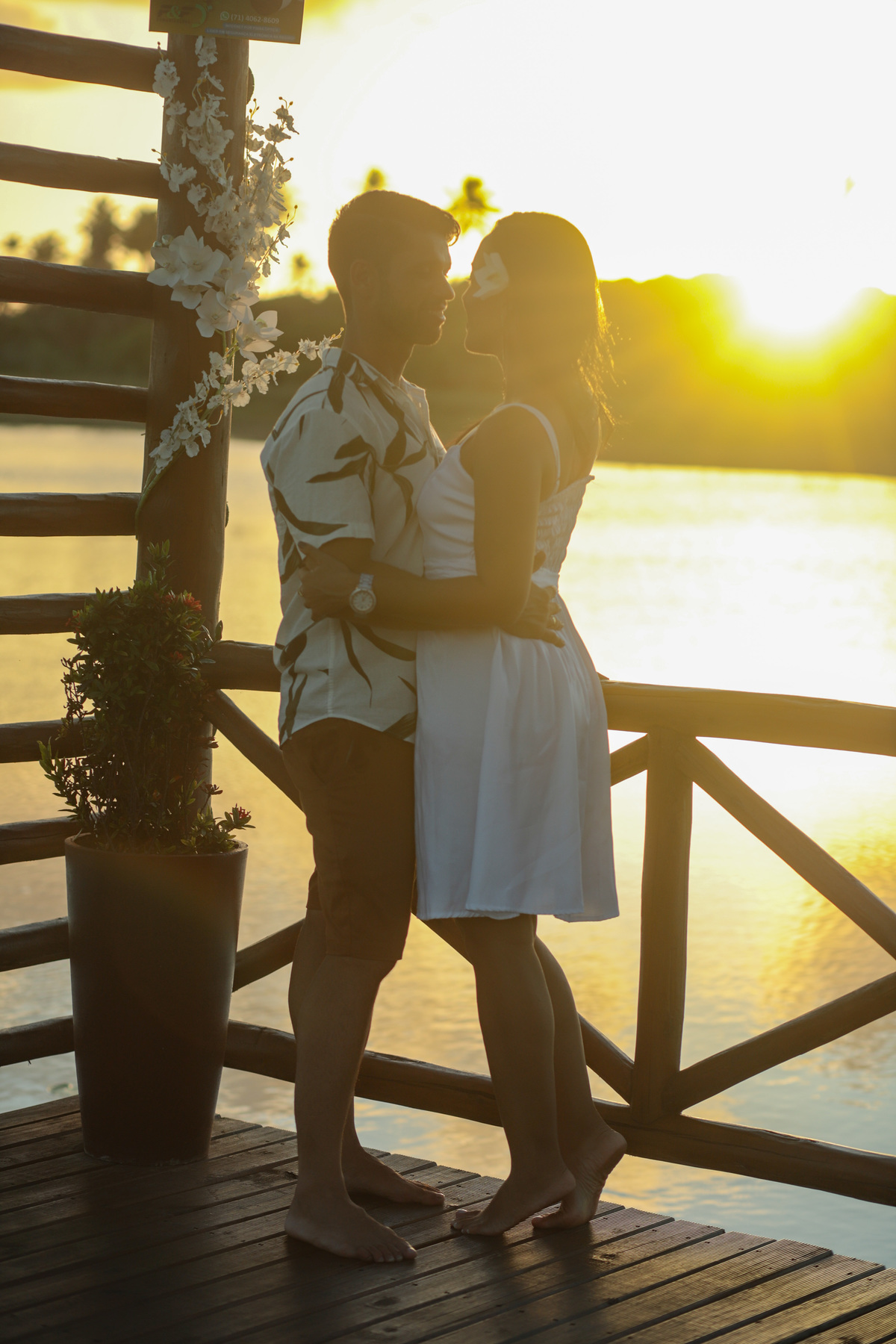 Cada casamento é uma história de amor única e especial. Como fotógrafo de casamentos na praia em Salvador e Praia do Forte, estou comprometido em capturar a verdadeira essência do seu amor e transformá-la em belas lembranças que durarão para sempre.