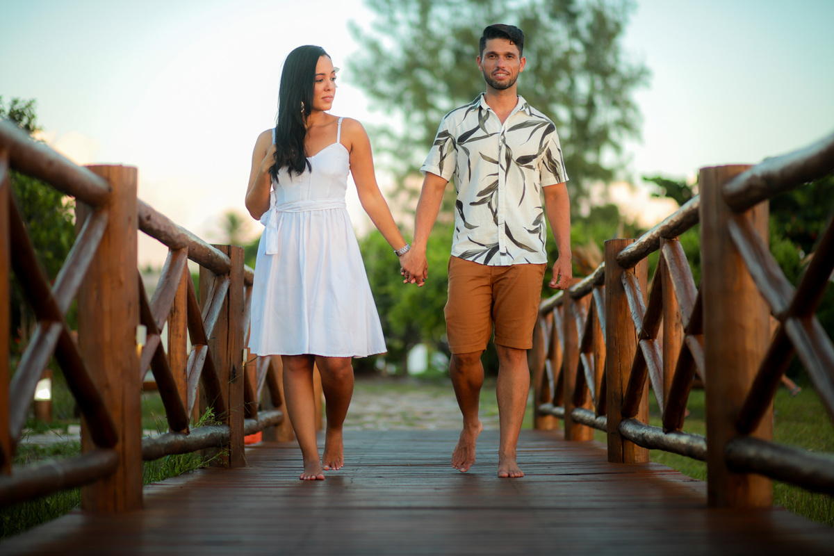 Se você está planejando um casamento na praia em Salvador ou Praia do Forte, conte comigo para capturar cada momento mágico desse dia especial. Como fotógrafo de casamentos na praia, estou comprometido em transformar seus sonhos em belas imagens que você 