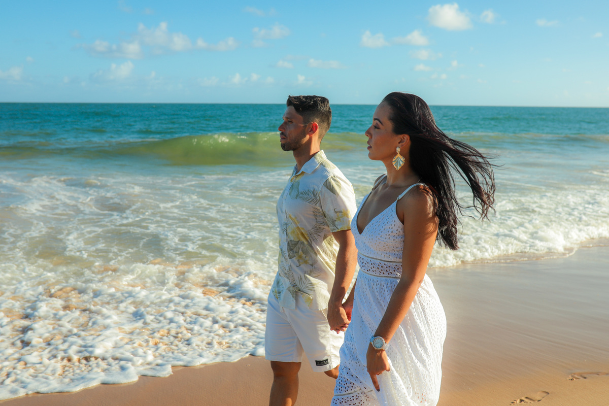Salvador e Praia do Forte são destinos encantadores para casamentos na praia. Como fotógrafo de casamentos especializado nesses locais, estou comprometido em capturar a verdadeira essência do seu amor e transformá-la em lembranças que você irá apreciar pa