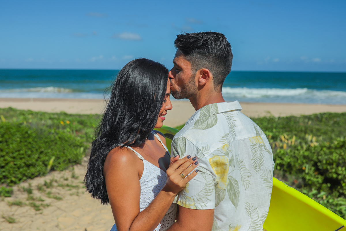 As praias de Salvador e Praia do Forte oferecem um cenário deslumbrante para celebrar o amor. Como fotógrafo de casamentos na praia, estou preparado para capturar a beleza natural desses locais e transformar seu pré-casamento e casamento em lembranças ine