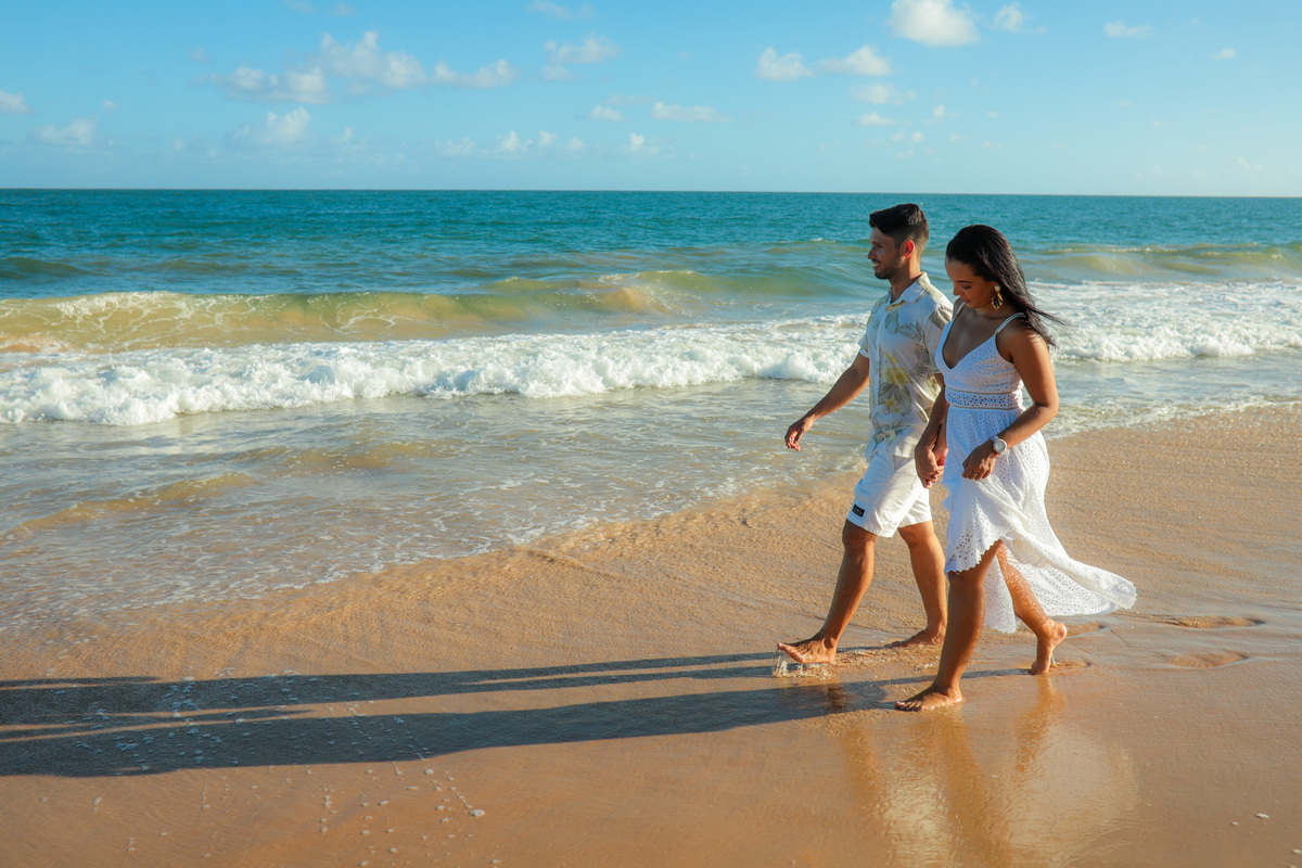 Salvador e Praia do Forte são destinos encantadores para casamentos na praia. Como fotógrafo de casamentos especializado nesses locais, estou comprometido em capturar a verdadeira essência do seu amor e transformá-la em lembranças que você irá apreciar pa
