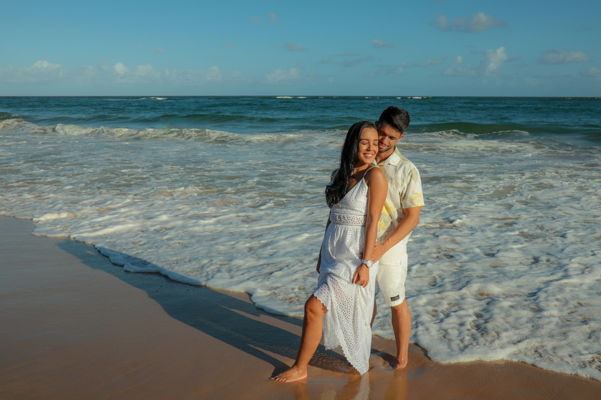 Salvador e Praia do Forte são destinos encantadores para casamentos na praia. Como fotógrafo de casamentos especializado nesses locais, estou comprometido em capturar a verdadeira essência do seu amor e transformá-la em lembranças que você irá apreciar pa