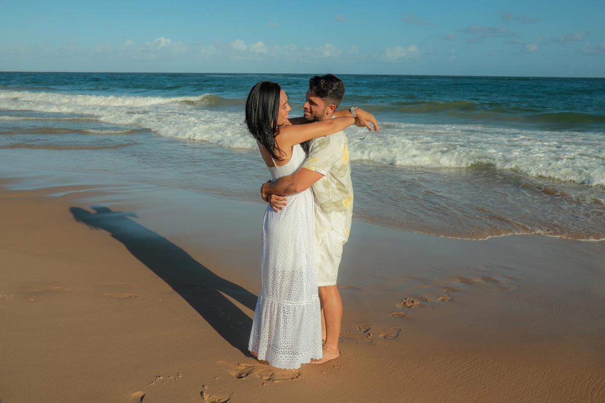Com suas praias deslumbrantes e paisagens exuberantes, Salvador e Praia do Forte são cenários perfeitos para um casamento na praia. Como fotógrafo especializado em casamentos nesses destinos, estou preparado para capturar cada momento mágico do seu grande