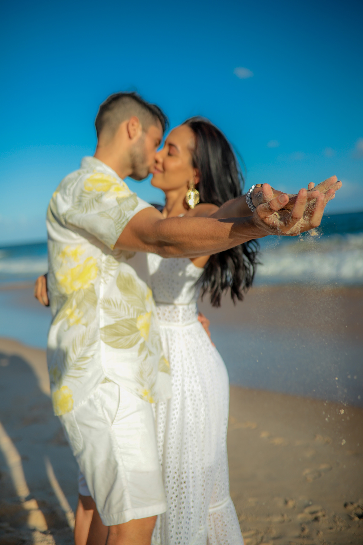 Com suas praias deslumbrantes e paisagens exuberantes, Salvador e Praia do Forte são cenários perfeitos para um casamento na praia. Como fotógrafo especializado em casamentos nesses destinos, estou preparado para capturar cada momento mágico do seu grande
