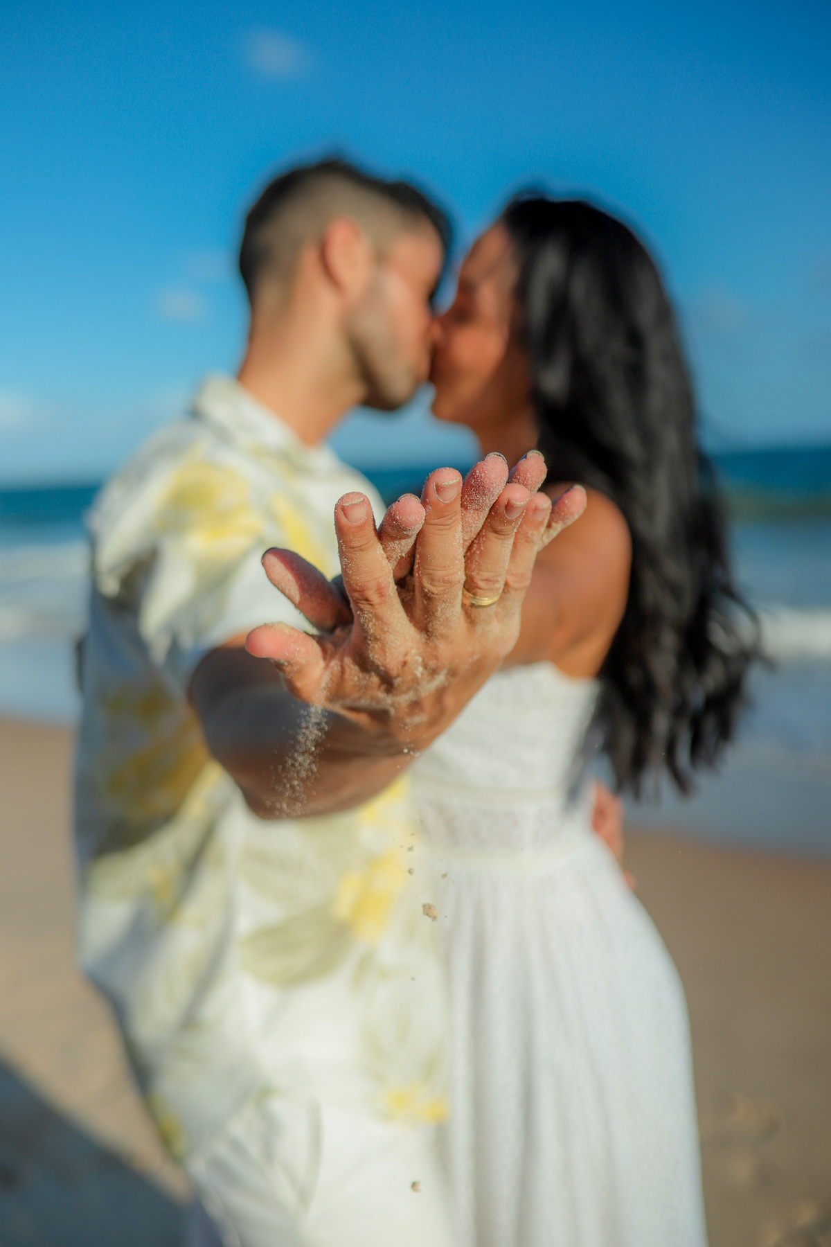 Com suas praias deslumbrantes e paisagens exuberantes, Salvador e Praia do Forte são cenários perfeitos para um casamento na praia. Como fotógrafo especializado em casamentos nesses destinos, estou preparado para capturar cada momento mágico do seu grande