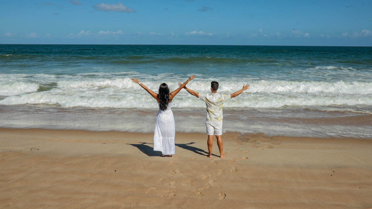 Salvador e Praia do Forte são destinos de tirar o fôlego para um casamento na praia. Como fotógrafo especializado em casamentos nesses locais, estou comprometido em capturar a verdadeira essência do seu amor e transformá-la em belas lembranças que você ir