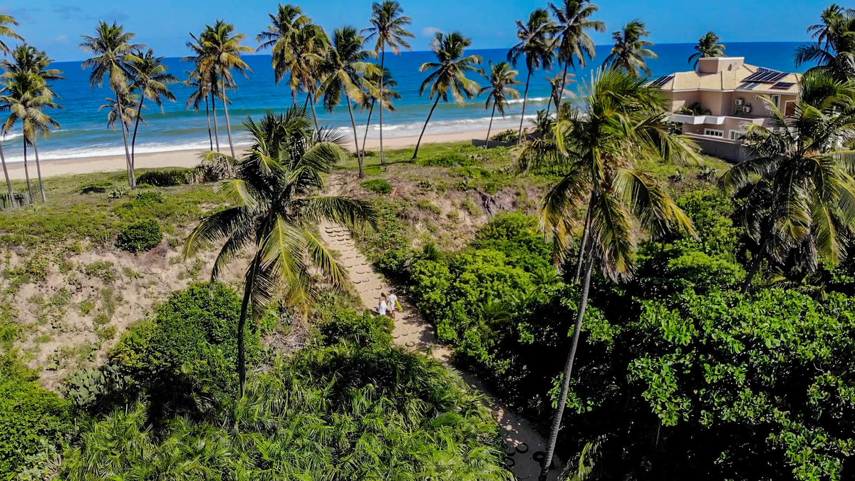 m Salvador e Praia do Forte, cada casamento é único e merece ser capturado com maestria. Como fotógrafo especializado em casamentos na praia, estou pronto para registrar cada momento especial do seu grande dia, transformando-os em memórias eternas.
