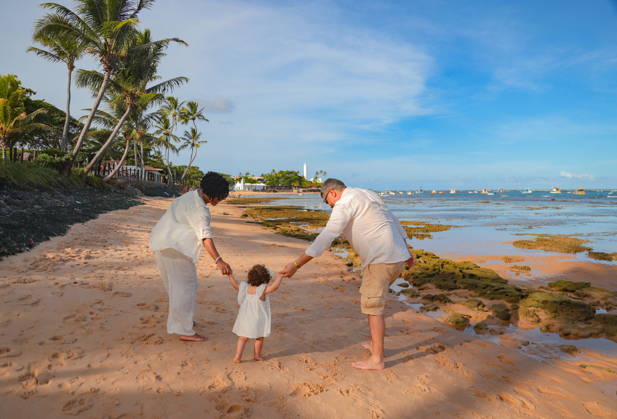 Registre sua viagem a Praia do Forte com um ensaio inesquecível! Fotos espontâneas, naturais e cheias de emoção na praia mais charmosa da Bahia. IBEROSTAR PRAIA DO FORTE BAHIA, FOTÓGRAFO, CASAMENTO, WEDDING DAY