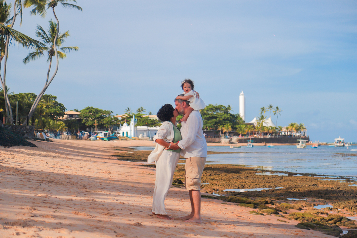Registre sua viagem a Praia do Forte com um ensaio inesquecível! Fotos espontâneas, naturais e cheias de emoção na praia mais charmosa da Bahia. IBEROSTAR PRAIA DO FORTE BAHIA, FOTÓGRAFO, CASAMENTO, WEDDING DAY