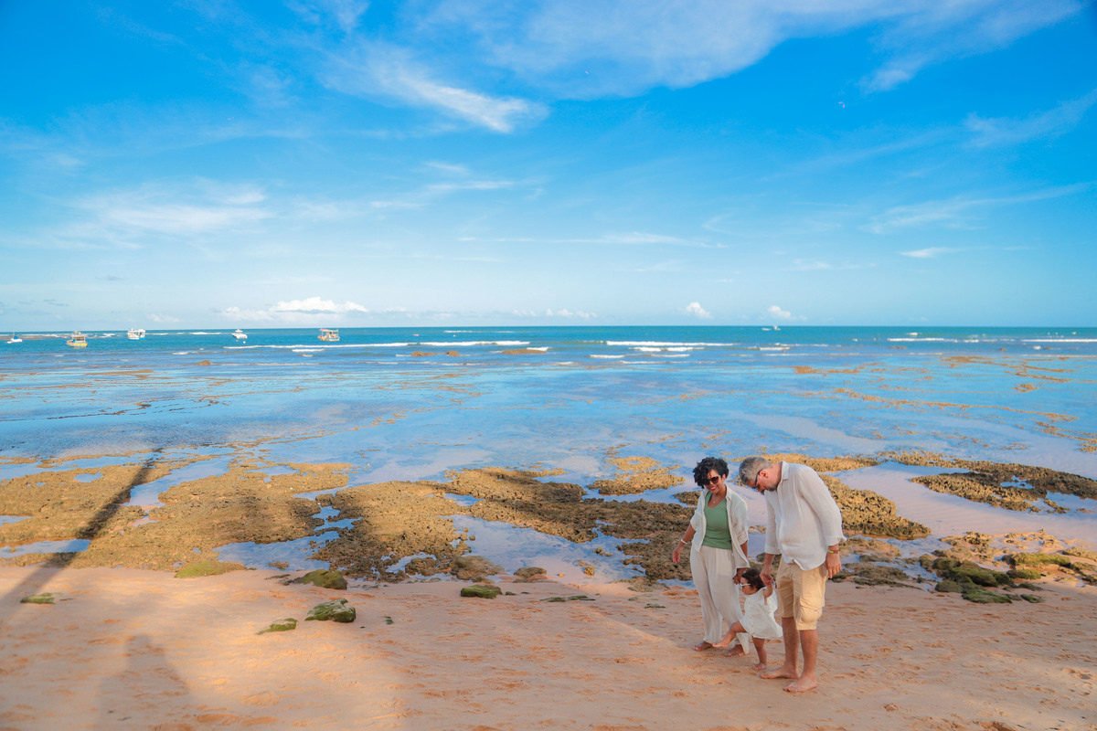 Praia do Forte é cenário de sonhos. Venha viver esse momento com um ensaio único e afetivo. Atendemos turistas e famílias em férias! IBEROSTAR PRAIA DO FORTE BAHIA, FOTÓGRAFO, CASAMENTO, WEDDING DAY
